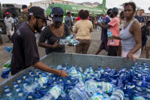Sint Maarten / Saint Martin: People waiting for fresh drinkgwater